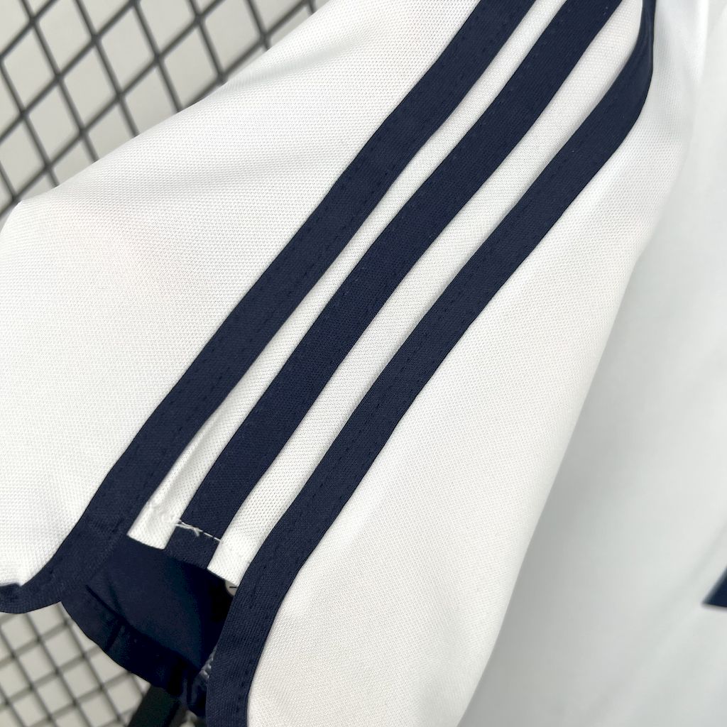 2024111213270021.jpg Retro Real Madrid 2000/01 Home Jersey - Image 5