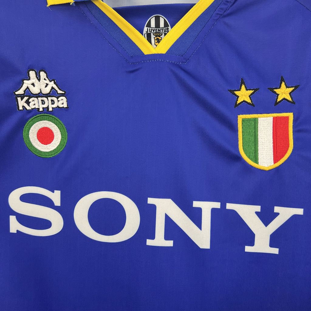 2024111213353590.jpg Retro Juventus 1995/96 Away Jersey - Image 6