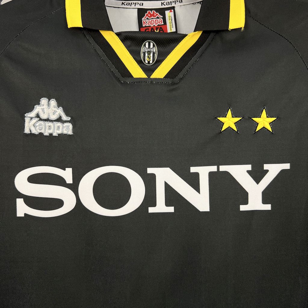 2024111213360362.jpg Retro Juventus 1996/97 Third Jersey - Image 6