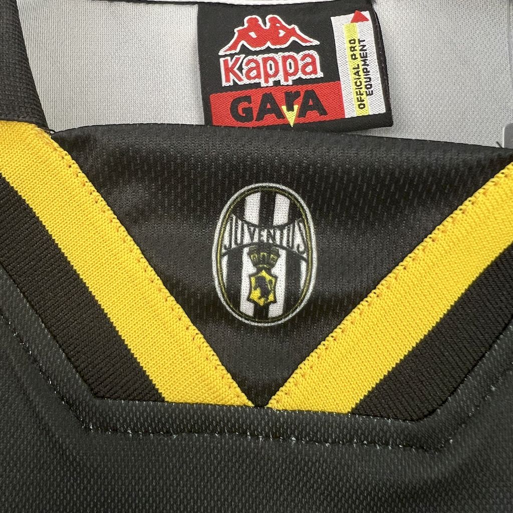 2024111213360690.jpg Retro Juventus 1996/97 Third Jersey - Image 5