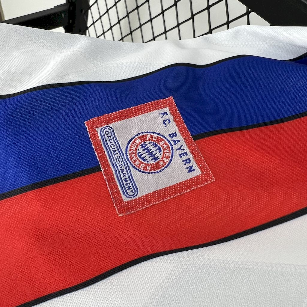 2024111612554612.jpg Retro Bayern Munich 1995/96 Away Jersey - Image 8