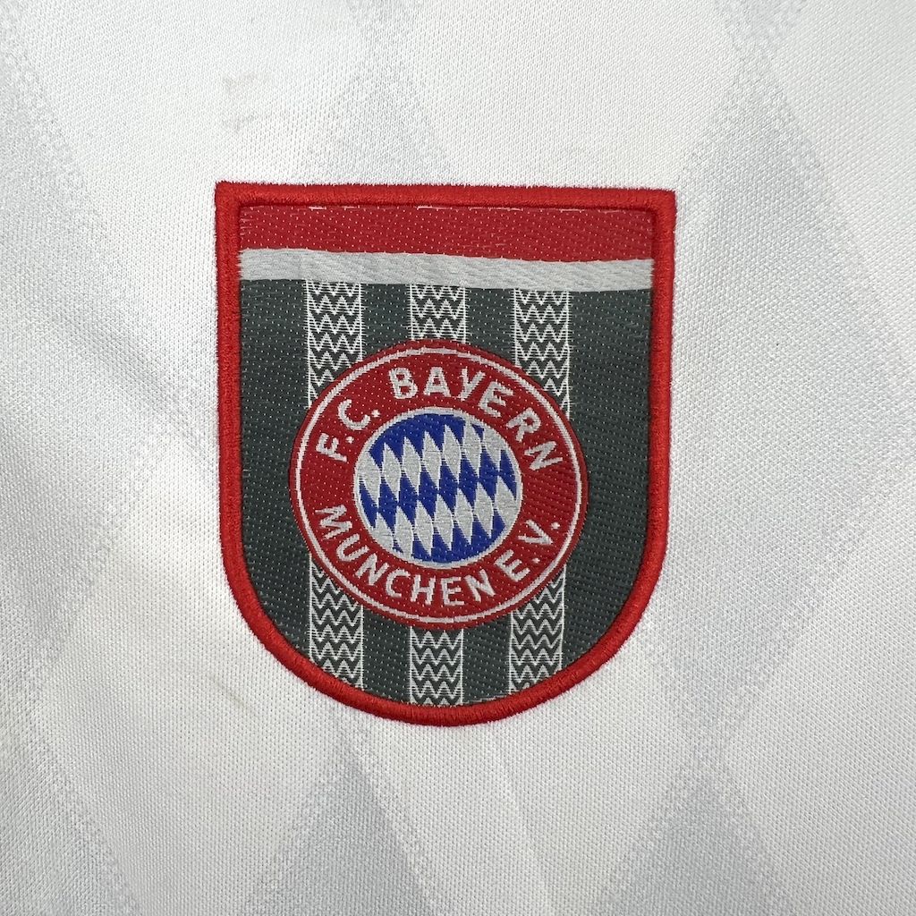 2024111612555011.jpg Retro Bayern Munich 1995/96 Away Jersey - Image 7