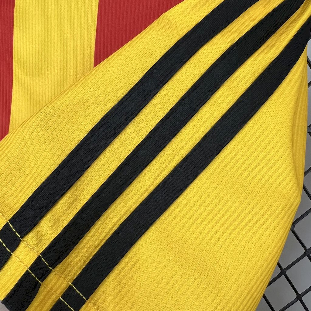 2024111613015736.jpg Retro Galatasaray 1999/00 Home Jersey - Image 3