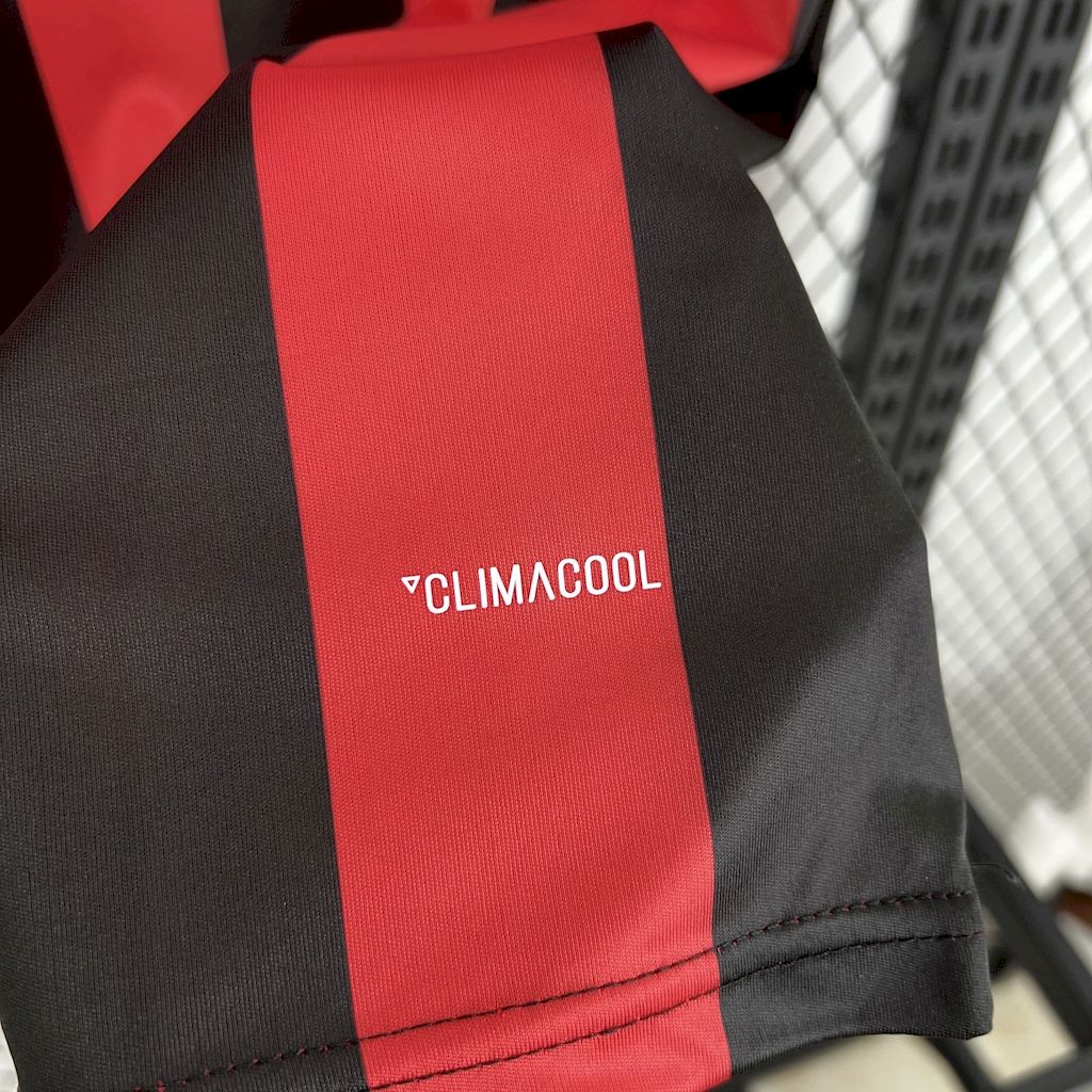 2024111711292352.jpg Retro AC Milan 2017/18 Home Jersey - Image 5