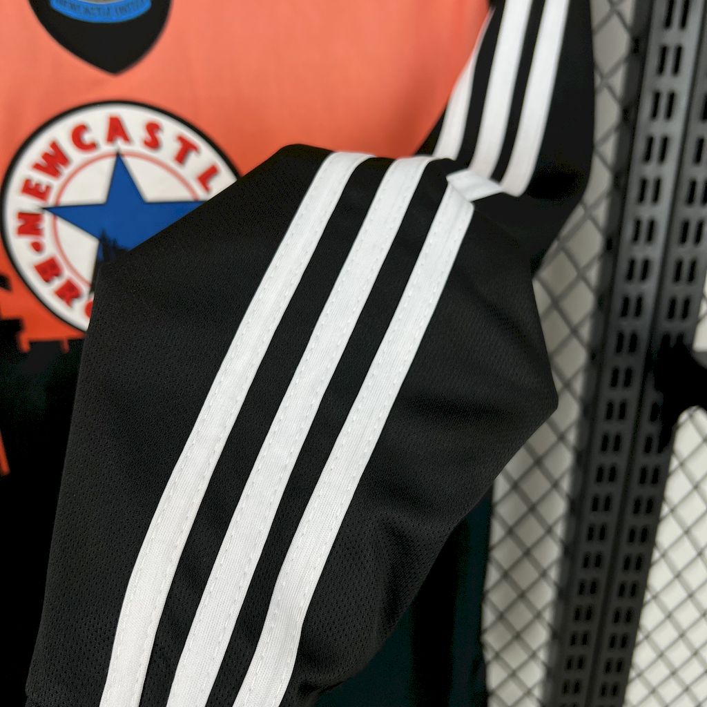 2024112220482112.jpg Retro Newcastle United 1996/97 Goalkeeper Long Sleeve Jersey - Image 3