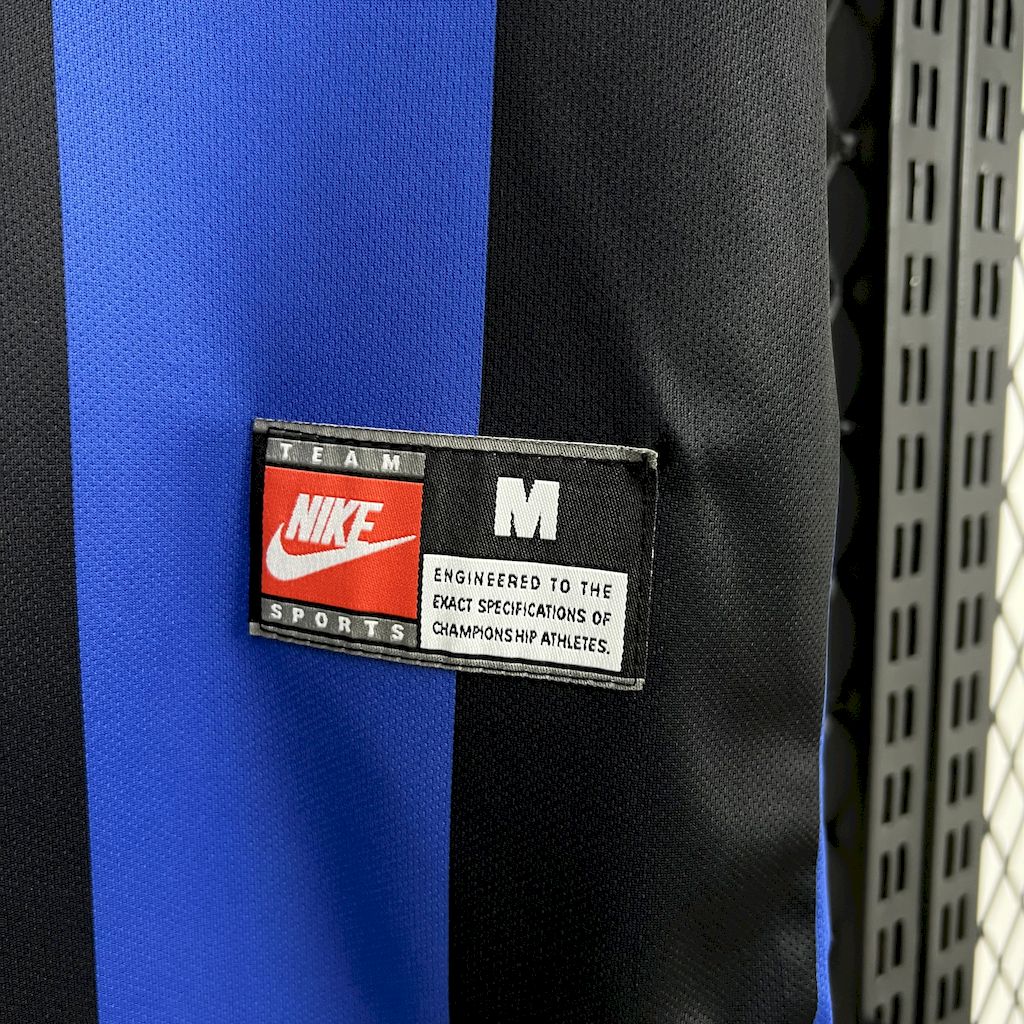 2024112415381081.jpg Retro Inter Milan 1999/2000 Home Jersey - Image 3