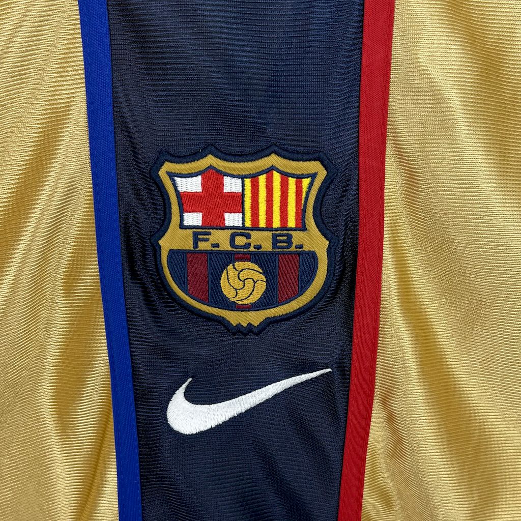 2024112514032214.jpg Retro Barcelona 2001/02 Away Jersey - Image 6