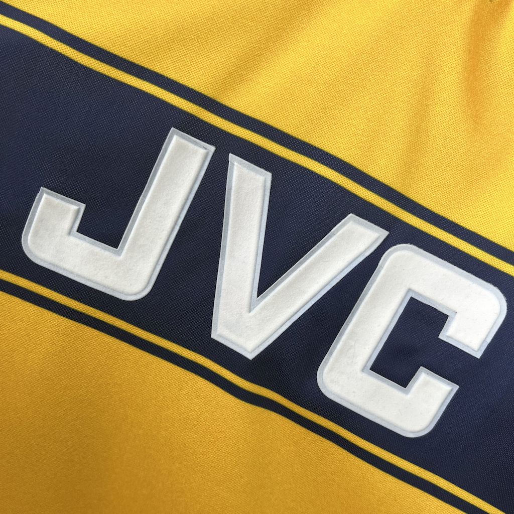 2024112514204932.jpg Retro Arsenal 1997/99 Away Jersey - Image 4
