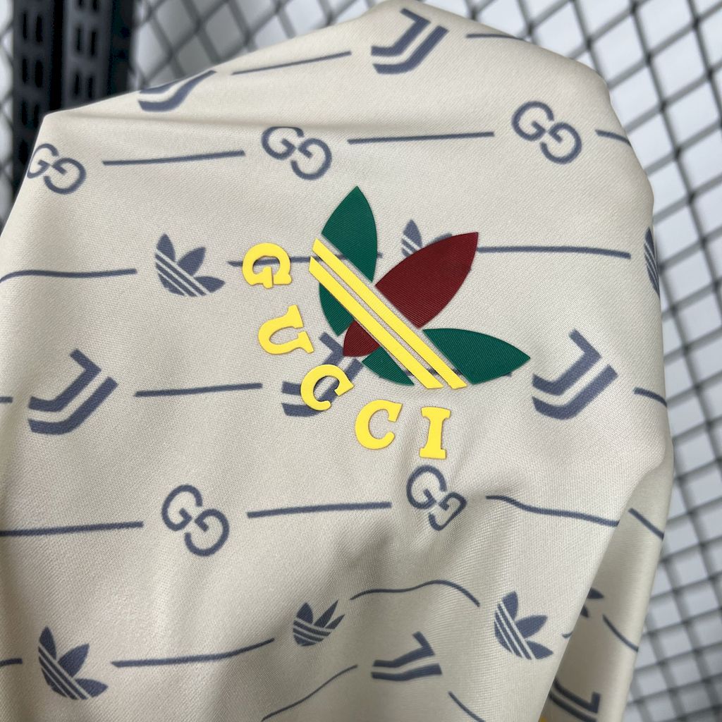 202412051353448.jpg Mens Juventus 2024/25 Gucci Joint Edition Jersey - Image 4