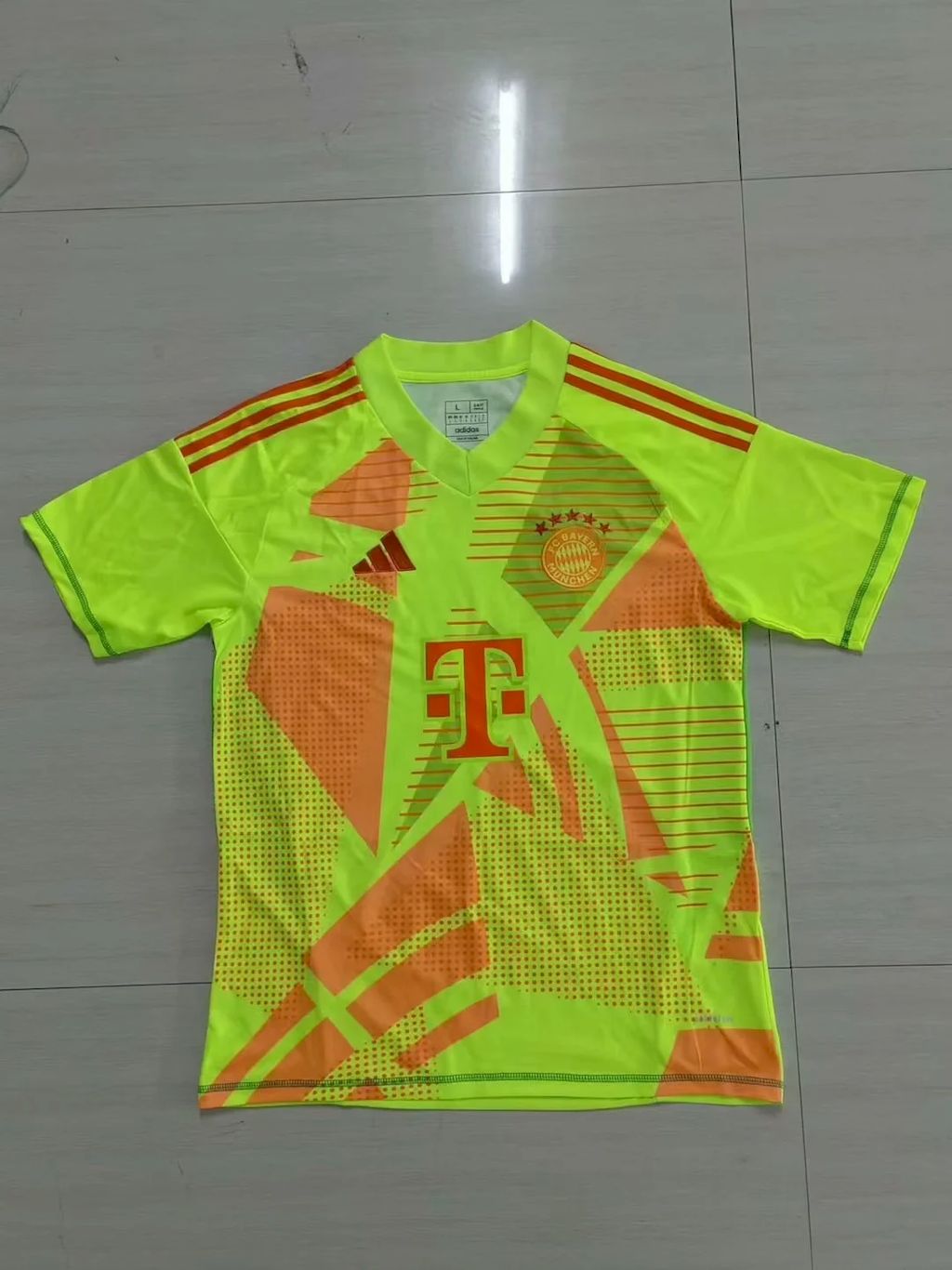 20250114144201100.jpg Mens Bayern Munich 2024/25 Goalkeeper Jersey - Image 1