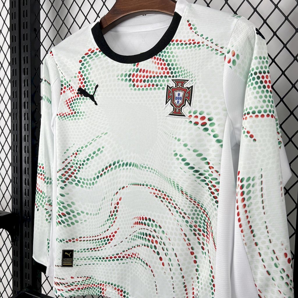 202503051529059.jpg Kids Portugal 2025/26 Away Long Sleeve Kit - Image 4