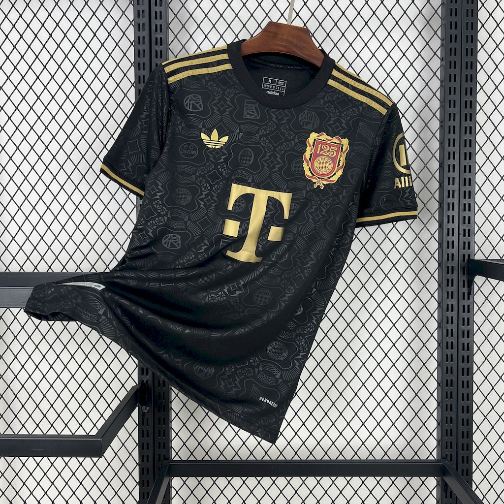 2025031814515311.jpg Mens Bayern Munich 2024/25 125 Anniversary Black Jersey - Image 1