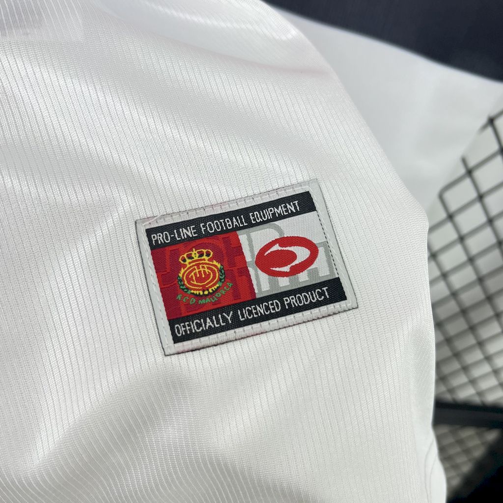202503291901332.jpg Retro RCD Mallorca 2001/02 Away Jersey - Image 7