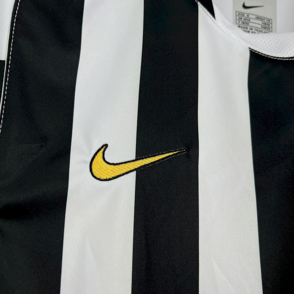 2025041113312380.jpg Retro Juventus 2002/03 Home Jersey - Image 5