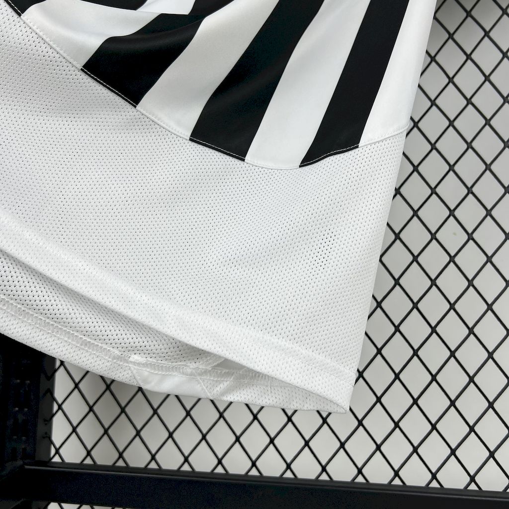 202504111331267.jpg Retro Juventus 2002/03 Home Jersey - Image 3