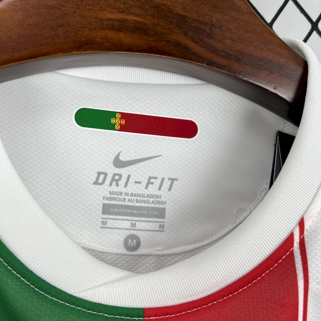 202504111331557.jpg Retro Portugal 2010 Away Jersey - Image 4
