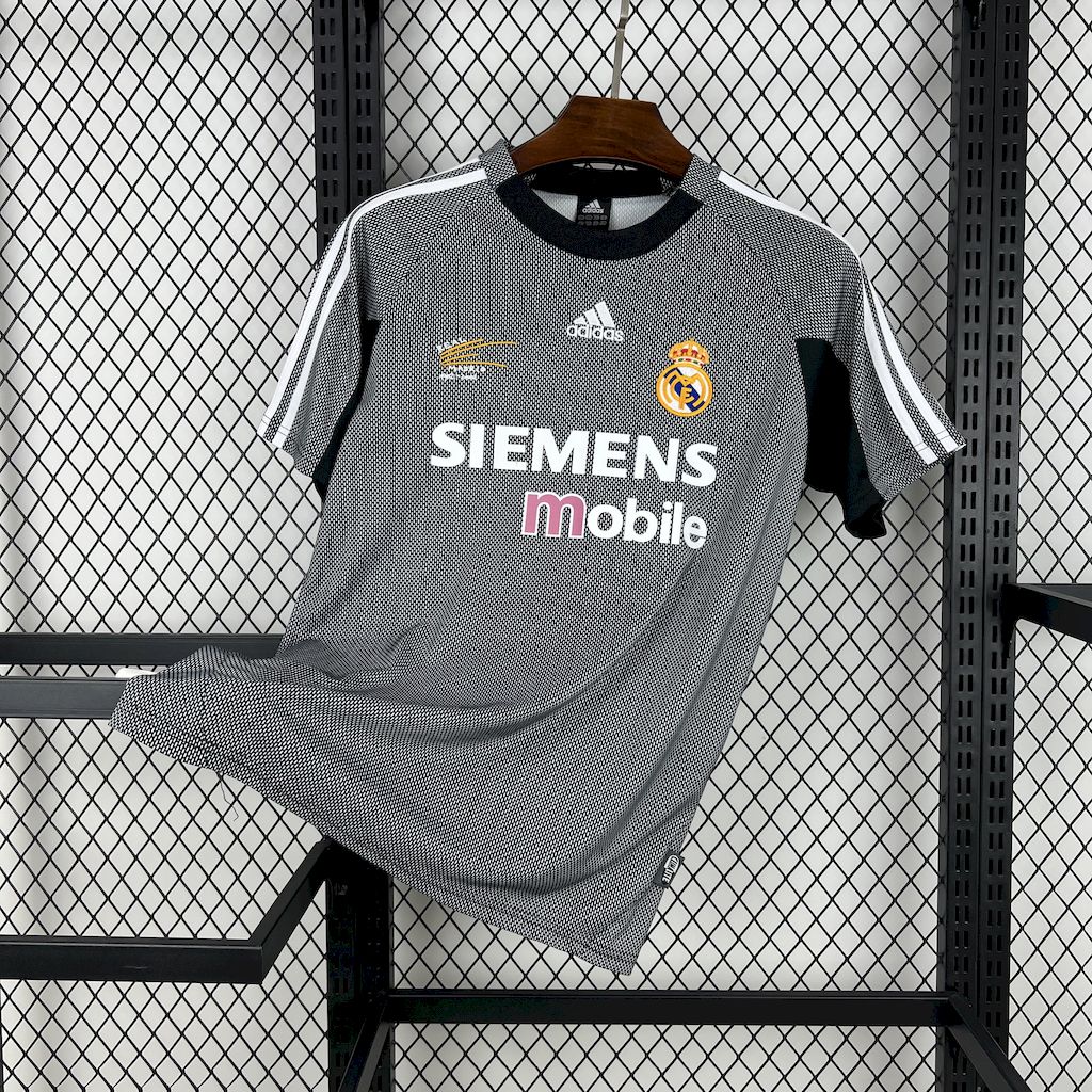 202504111332169.jpg Retro Real Madrid 2002/03 Goalkeeper Jersey - Image 1