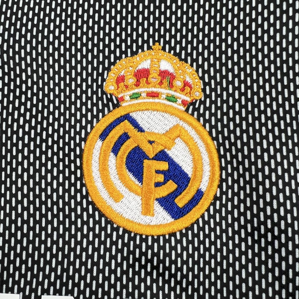 2025041113322132.jpg Retro Real Madrid 2002/03 Goalkeeper Jersey - Image 4