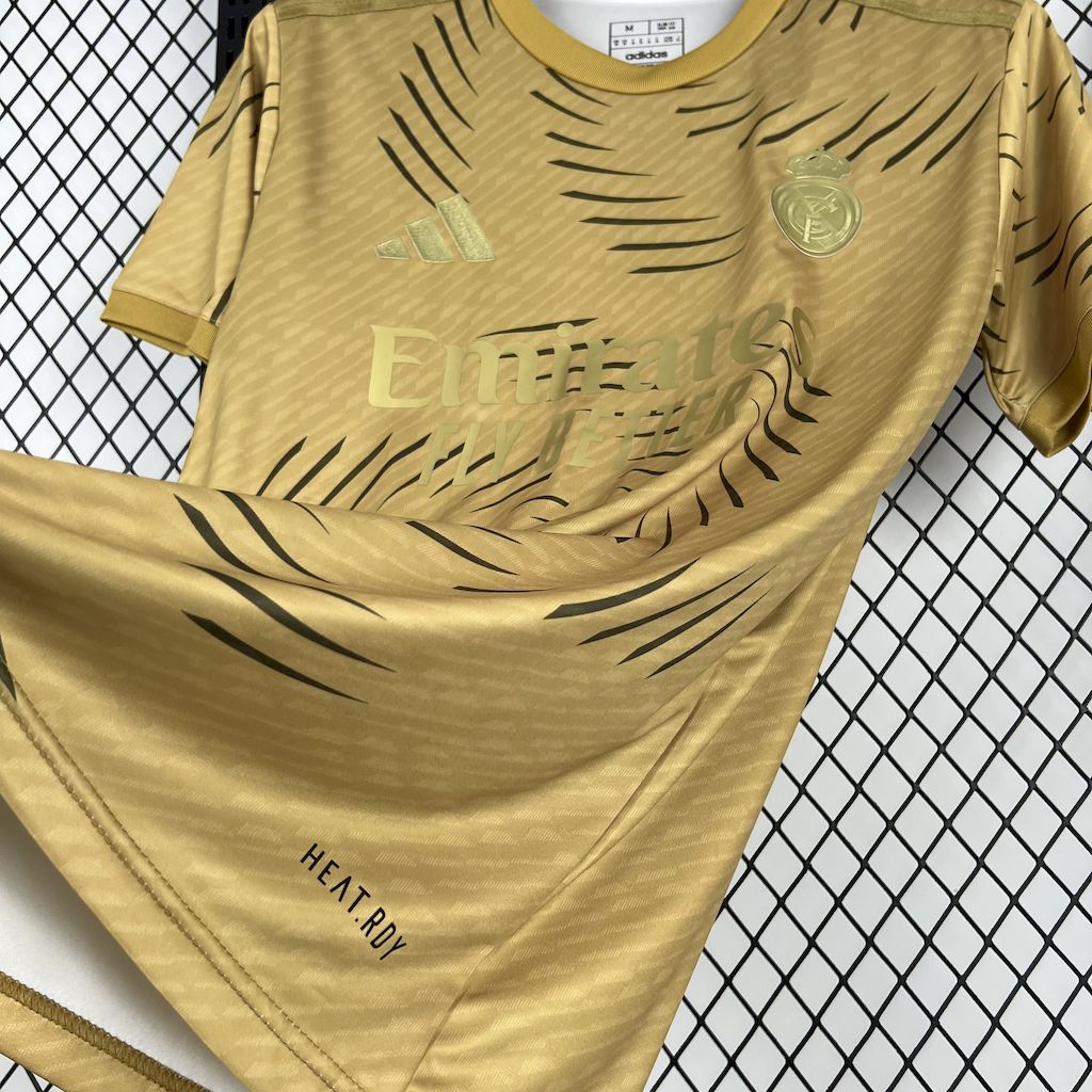 2025041215543692.jpg Mens Real Madrid 2025/26 Gold Jersey - Image 3