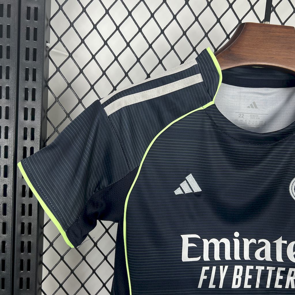2025041515080280.jpg Kids Real Madrid 2025/26 Away Kit - Image 5