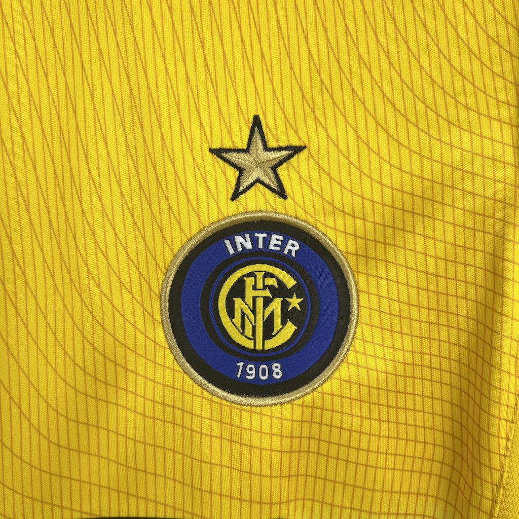 2025042112582876.jpg Retro Inter Milan 2002/03 Third Jersey - Image 5