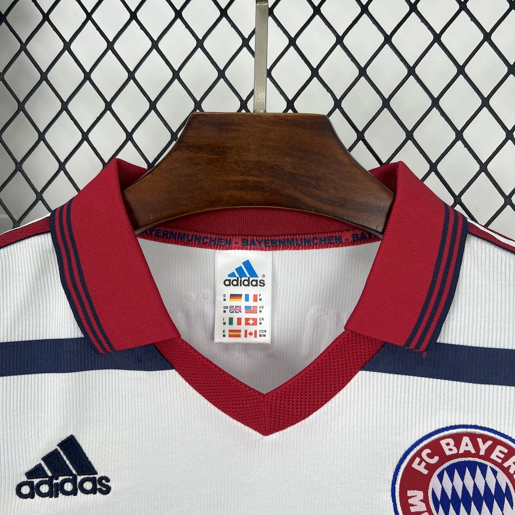 2025042410512818.jpg Retro Bayern Munich 1998/00 Home Jersey - Image 9