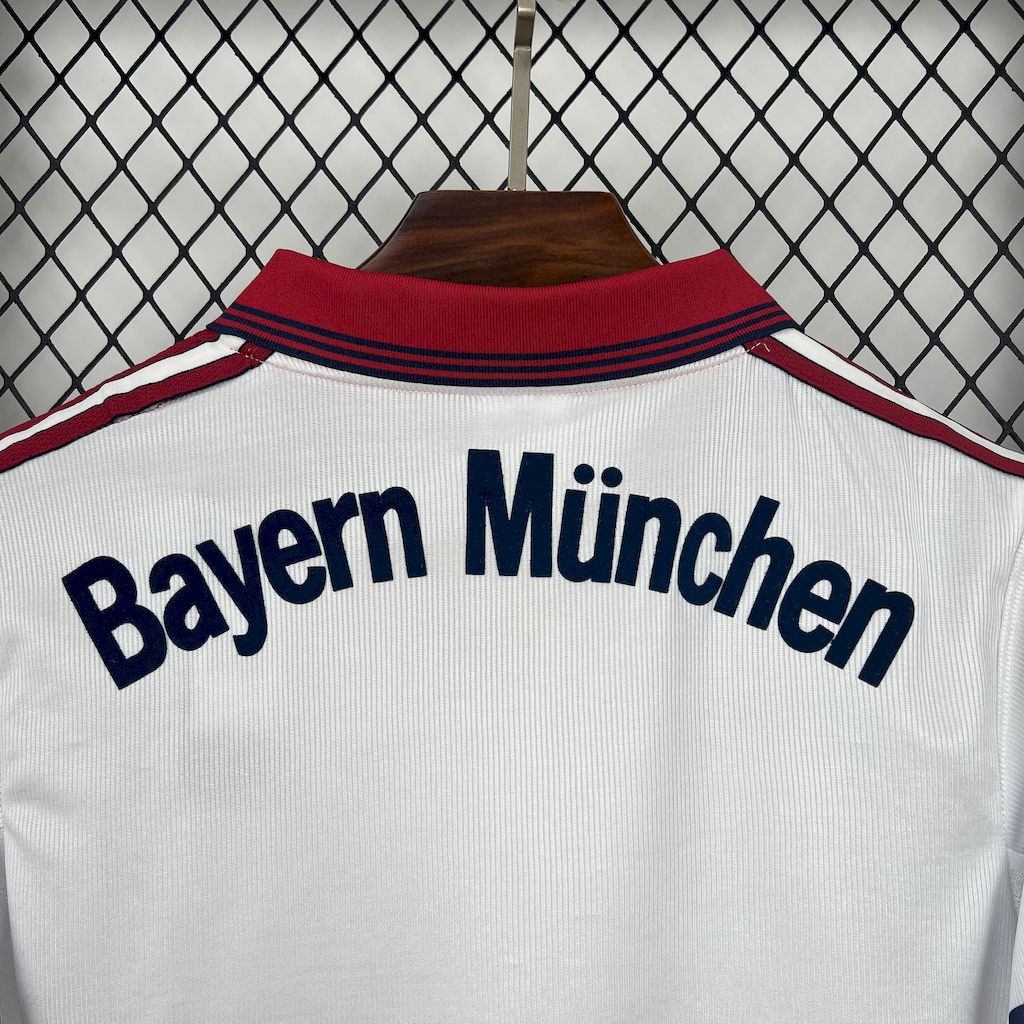 2025042410513930.jpg Retro Bayern Munich 1998/00 Home Jersey - Image 3