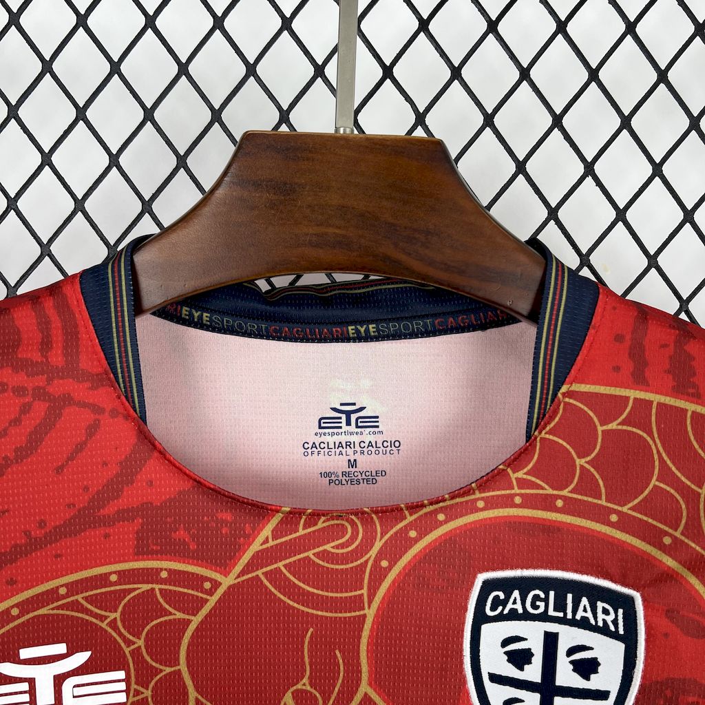 2025050915244260.jpg Mens Cagliari Calcio 2024/25 Year of the Snake Limited Edition Jersey - Image 11