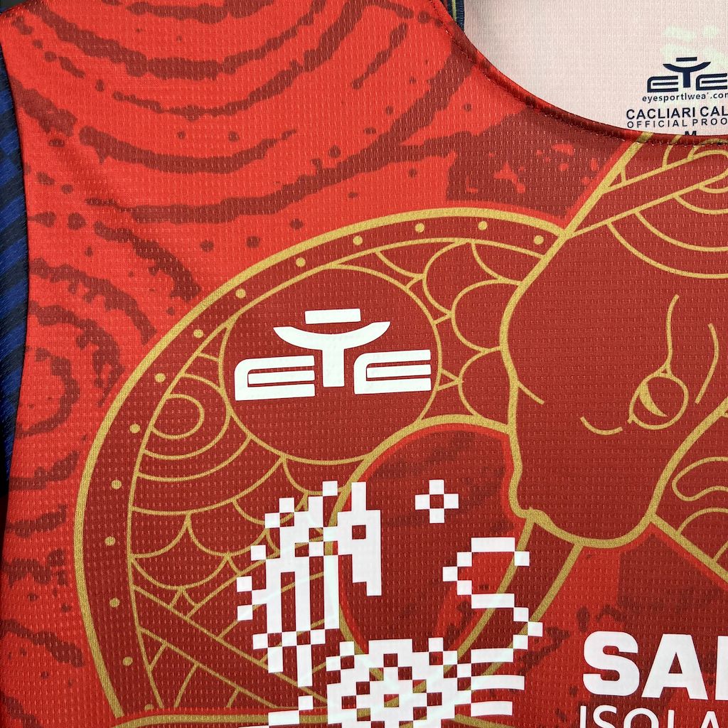 2025050915244610.jpg Mens Cagliari Calcio 2024/25 Year of the Snake Limited Edition Jersey - Image 10