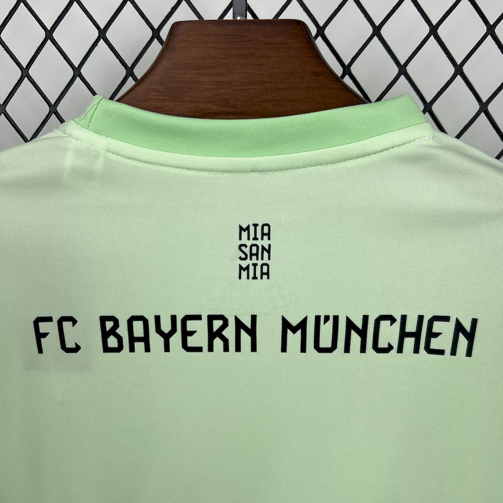 2025051719081475.jpg Kids Bayern Munich 2025/26 Goalkeeper Kit - Image 3