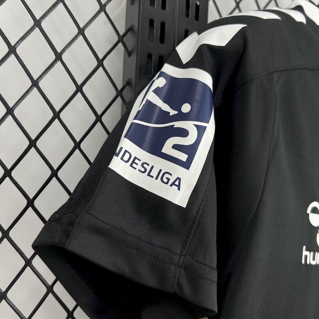 2025052415441380.jpg Mens 1. FC Magdeburg 2024/25 Black Commemorative Edition Jersey - Image 7