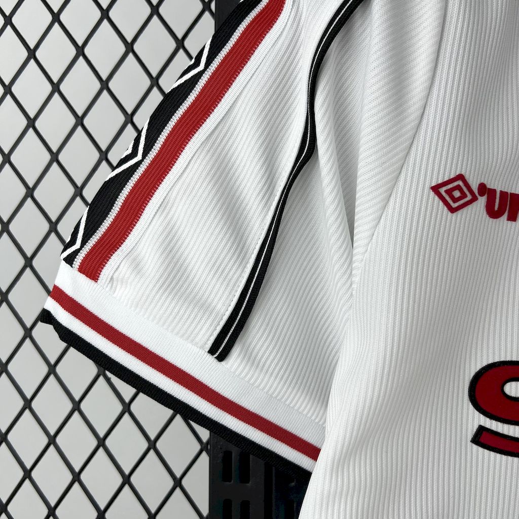 2025053009113230.jpg Retro Manchester United 1998/99 White Jersey - Image 10