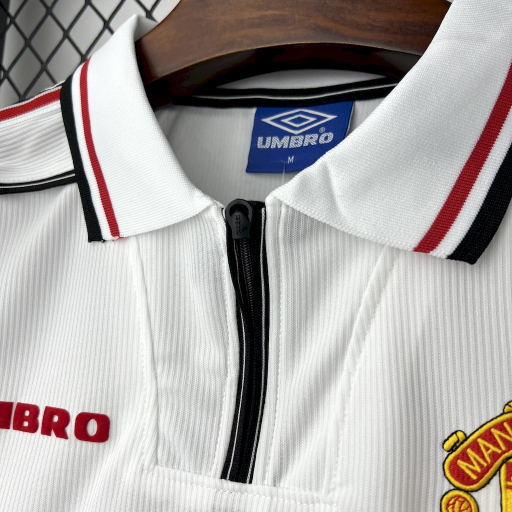 2025053009113366.jpg Retro Manchester United 1998/99 White Jersey - Image 9