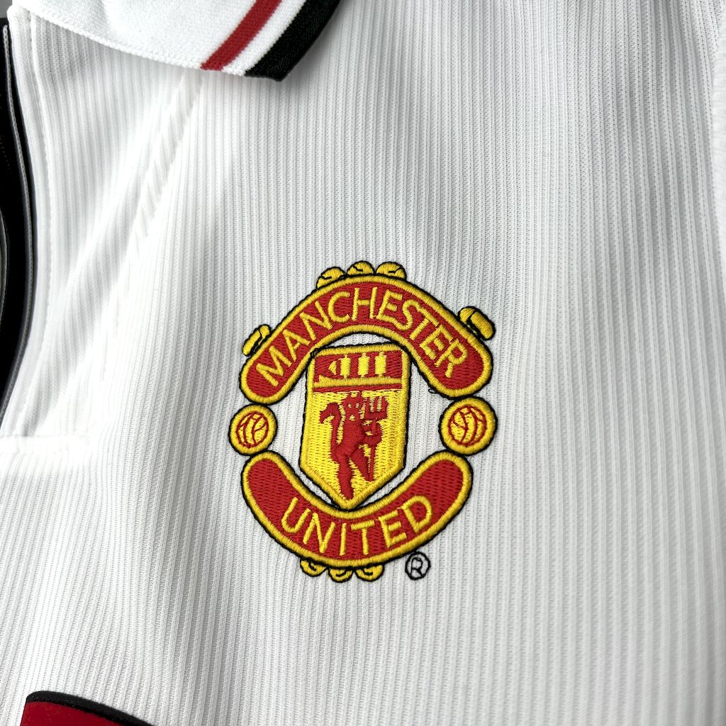 2025053009113572.jpg Retro Manchester United 1998/99 White Jersey - Image 7
