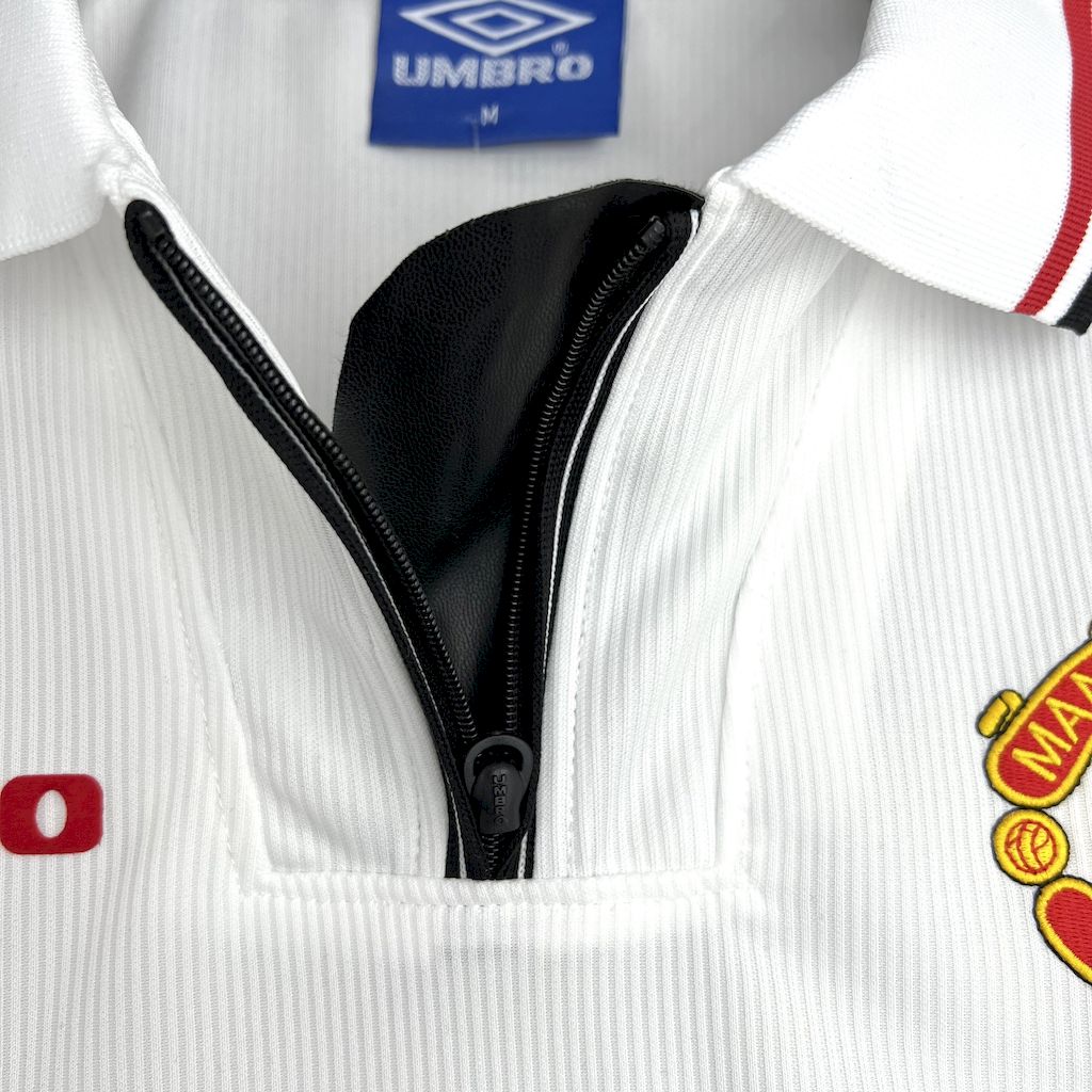 2025053009113824.jpg Retro Manchester United 1998/99 White Jersey - Image 5