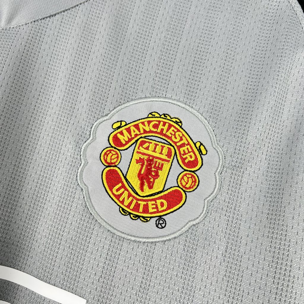 2025053009212422.jpg Retro Manchester United 2007/08 Goalkeeper Jersey - Image 5