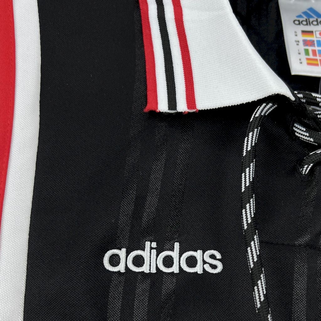 2025053113450917.jpg Retro Benfica 1997/98 Away Jersey - Image 7