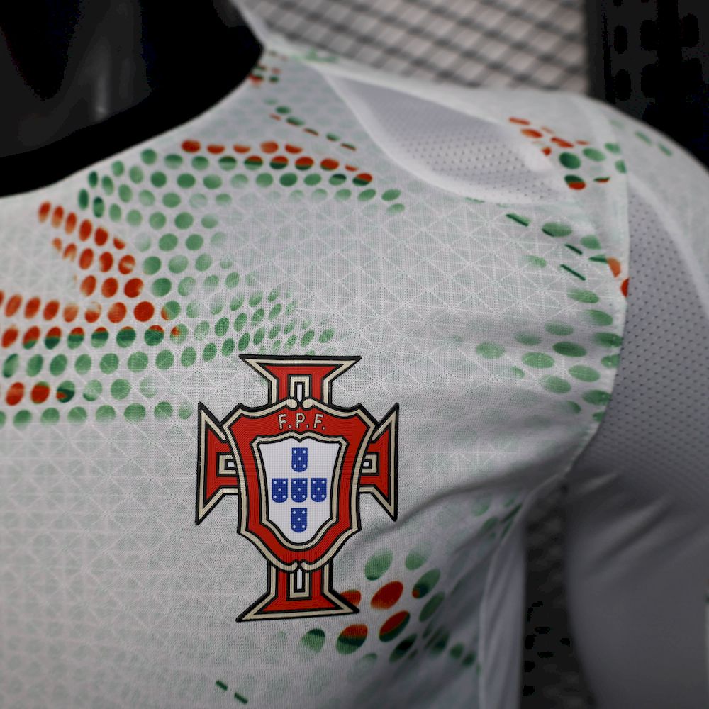 202506121604542.jpg Mens Portugal 2025/26 Away Long Sleeve Authentic Jersey - Image 3