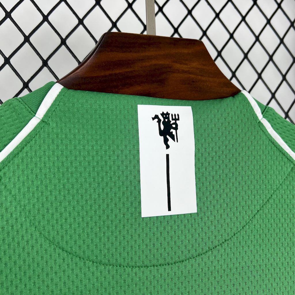 2025061915284251.jpg Retro Manchester United 2007/08 Goalkeeper Jersey - Image 3