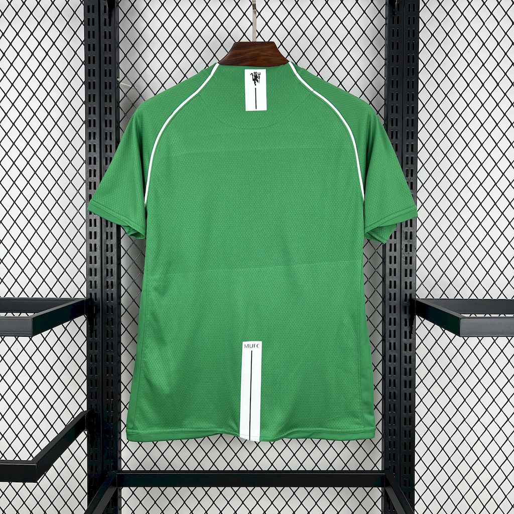 202506191528464.jpg Retro Manchester United 2007/08 Goalkeeper Jersey - Image 2