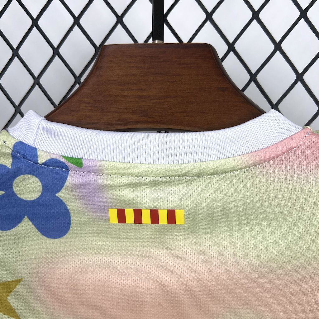 2025062718361344.jpg Kids Barcelona 2025/26 Flower Special Edition Kit - Image 4