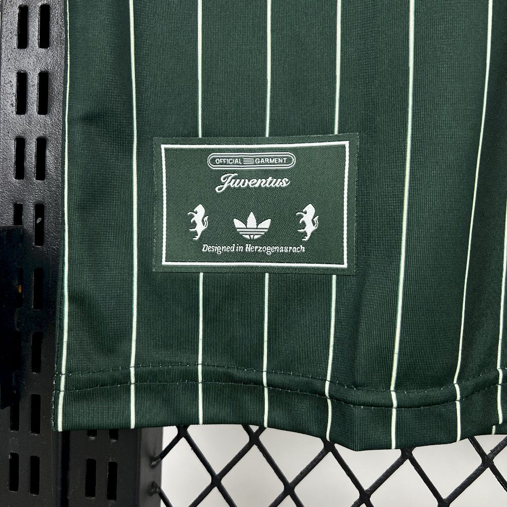 2025071023264991.jpg Mens Juventus 2025/26 Adidas Originals SL Retro Jersey - Image 4