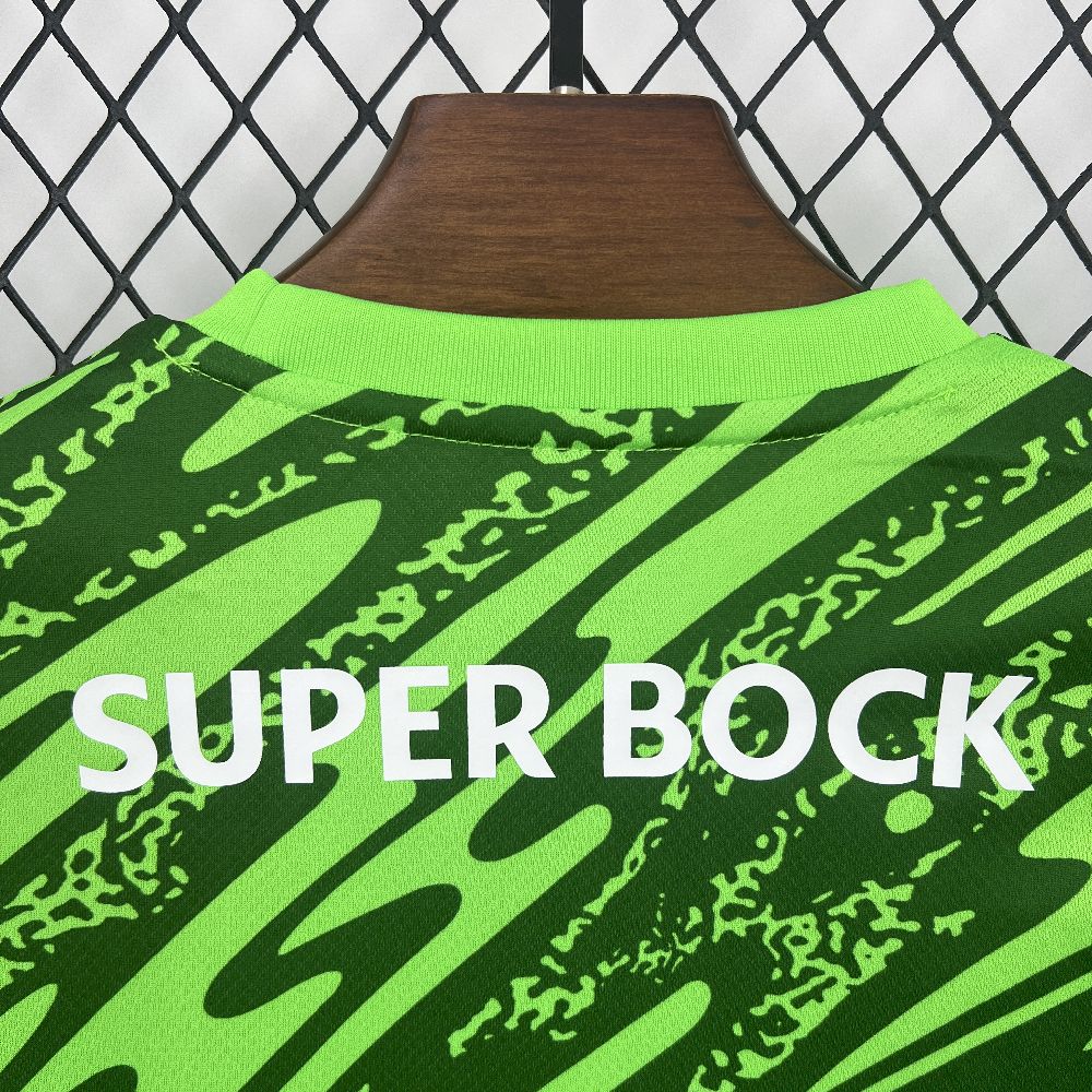 2025081117014048.jpg Kids Sporting CP 2025/26 Goalkeeper Kit - Image 3