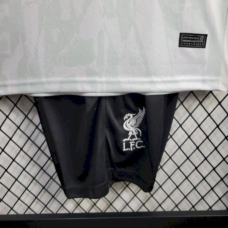 2817_298.jpg Kids Liverpool 2024/25 Third Kit - Image 4