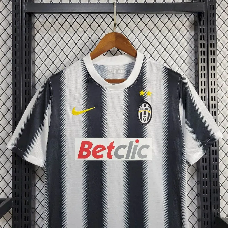 70eba343a0ddb5812b738be74c3332b6.webp Retro Juventus 2011/12 Home Jersey - Image 5