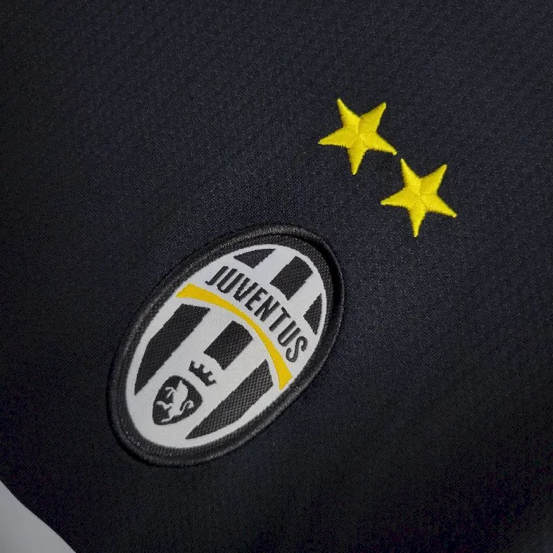 77709a16b0d394bfbe624ee6bbd41bed.webp Retro Juventus 2012/13 Away Jersey - Image 4