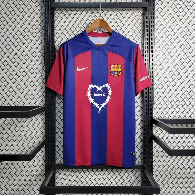 7f9b485015376f4354600fcc91c1d251.webp Mens Barcelona 2024/25 Karol G Co-Branded Edition Jersey - Image 1