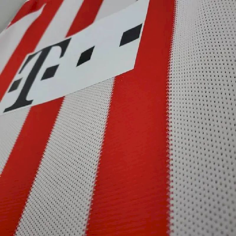 Bayern-Munich-201011-home-Retro-Jersey-57450.jpg Retro Bayern Munich 2010/11 Home Jersey - Image 5