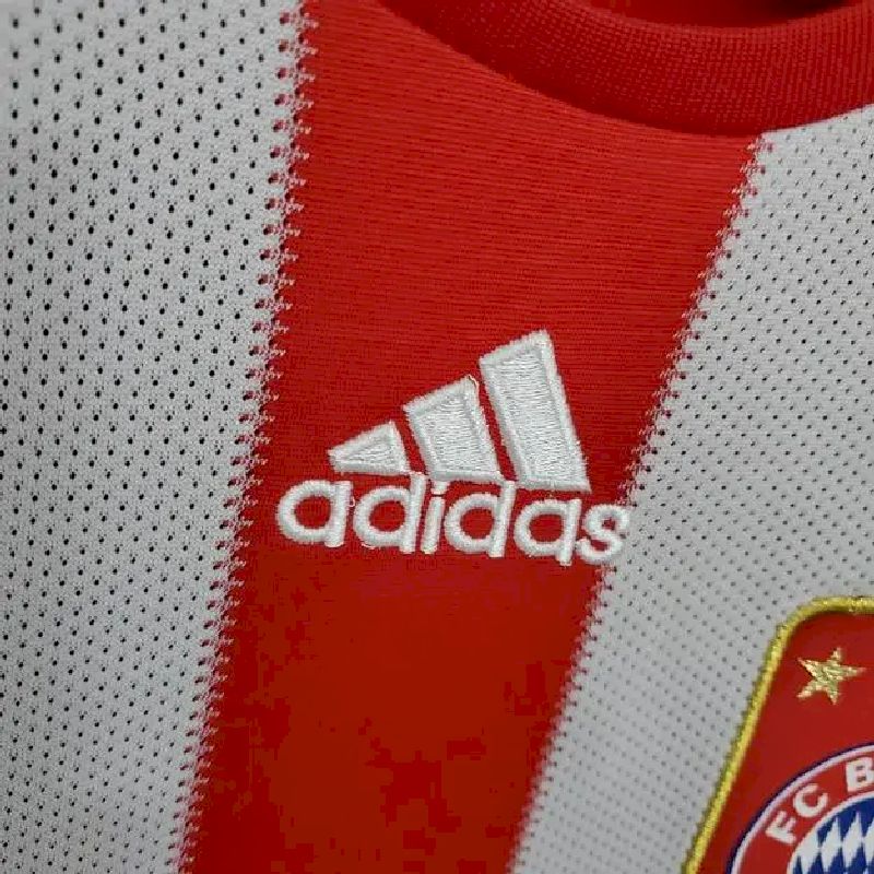 Bayern-Munich-201011-home-Retro-Jersey-57454.jpg Retro Bayern Munich 2010/11 Home Jersey - Image 4