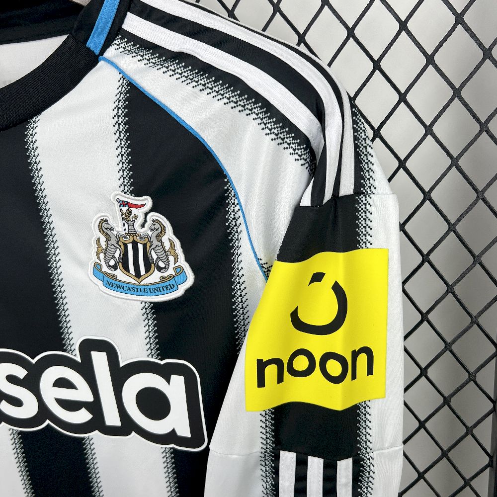 IMG_39031.jpg Mens Newcastle United 2025/26 Home Long Sleeve Jersey - Image 4